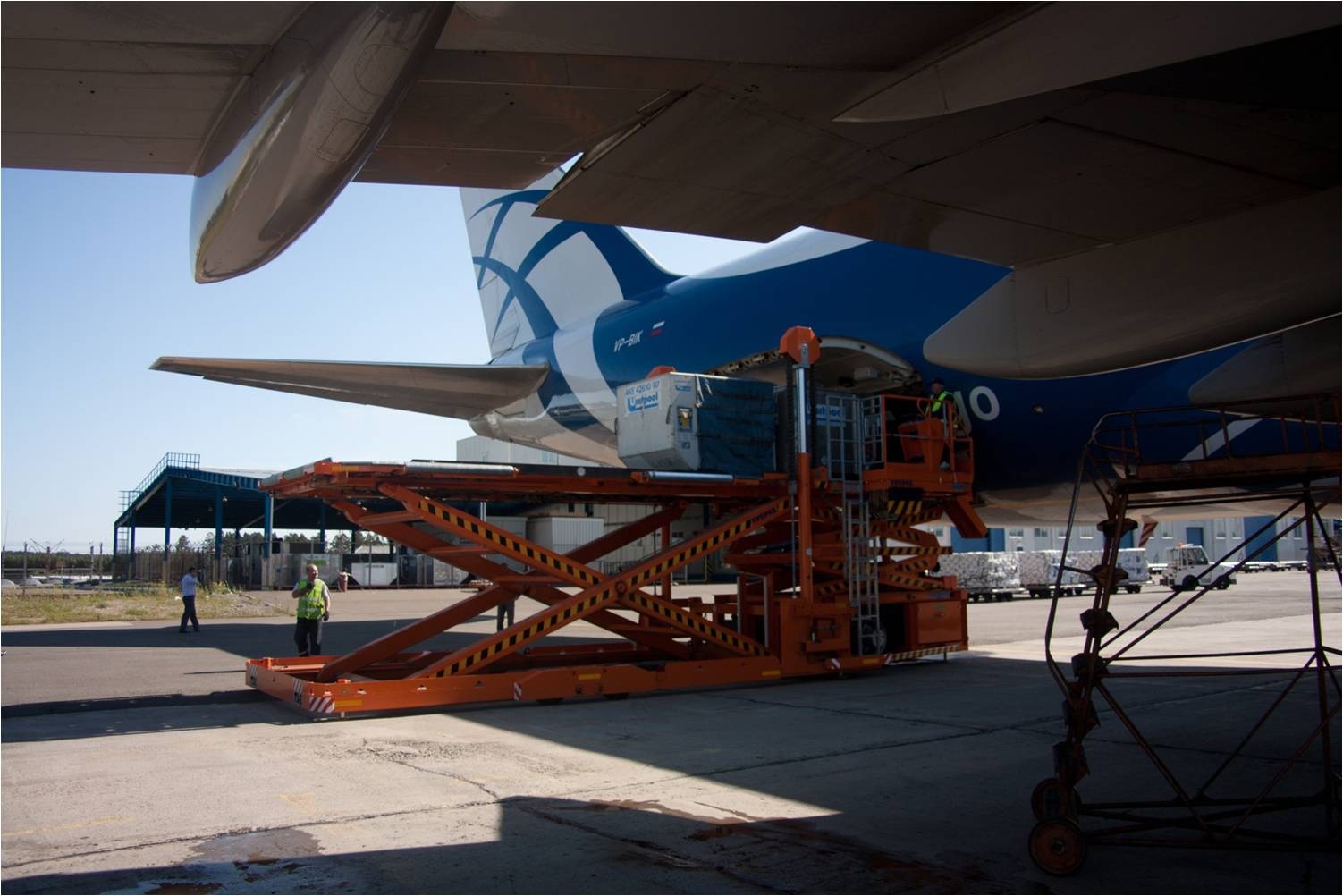 Благодаря нацпроекту «Производительность труда» в красноярском аэропорту ускорили обработку грузов